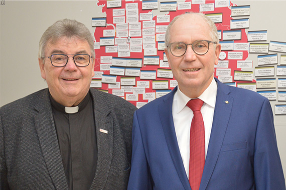 Bonifatiuswerk-Generalsekretär Monsignore Georg Austen (links) und Bonifatiuswerk-Präsident Manfred Müller. (Foto: Marius Thöne/Bonifatiuswerk)