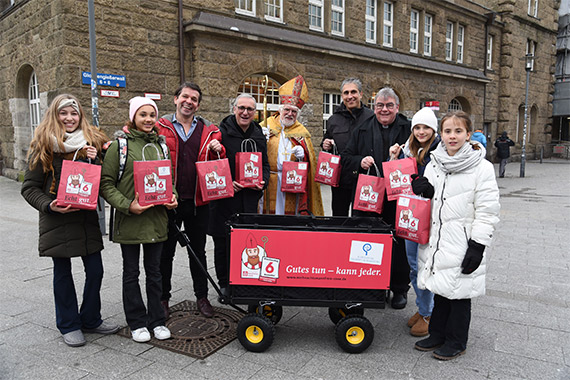 Im letzten Jahr wurde die Nikolausaktion in Hamburg eröffnet. (Foto: Simon Helmers)