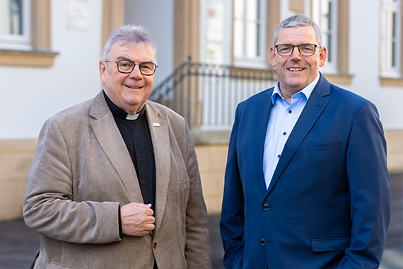 Bleiben beide im Amt: Haupt-Geschäftsführer  Generalsekretär Monsignore Georg Austen und Geschäftsführer Ingo Imenkämper (v.l.) (Foto: Hartmut Salzmann)
