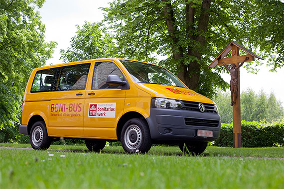 	Markenzeichen der Verkehrshilfe sind die rapsgelben BONI-Busse. (Foto: Peter Semler)