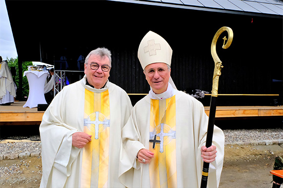 Bonifatiuswerk-Generalsekretär Monsignore Georg Austen (li.) im Austausch mit dem Hamburger Erzbischof Dr. Stefan Heße. (Foto: Ralf Adloff, Erzbistum-Hamburg)