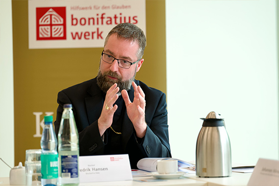 Bischof Fredrik Hansen (Bischof in Oslo) während der Pressekonferenz in Oldenburg. (Foto: Johannes Hörnemann/Bischöflich Münstersches Offizialat)