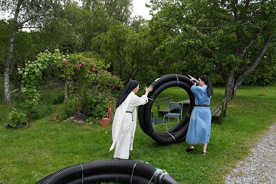 Das Heizungssystem wird im Kloster Rögle erneuert. Bei den Bauarbeiten helfen auch die Schwestern mit. (Foto: Theresa Meier)