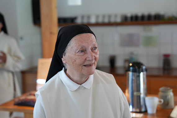 Schwester Veronica aus dem Dominikanerinnenkloster in Rögle. (Foto: Theresa Meier)