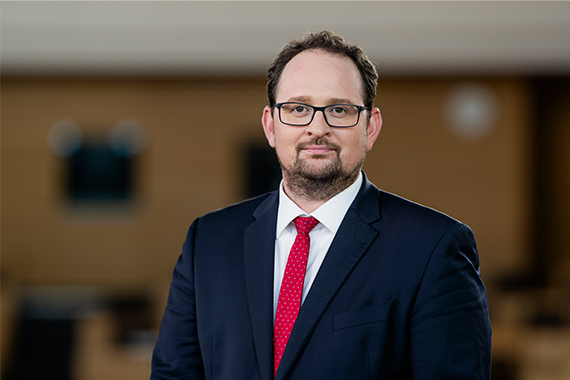 Dr. Thadäus König ist Mitglied der Jury für den Bonifatiuspreis. (Foto: Thüringer Landtag/Jacob Schröter)