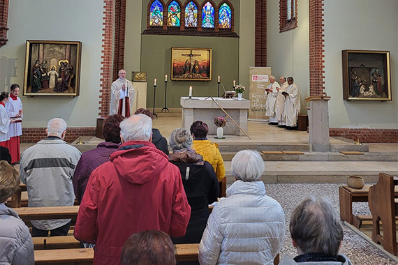 Der Tag der Mitgliederversammlung begann mit einer Heiligen Messe. (Foto: Günter Franz Grünwald)