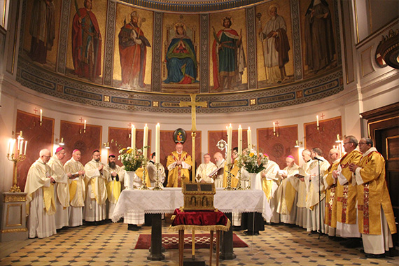 Sondergesandte des Papstes, Kardinalstaatssekretär Pietro Parolin (Mitte) gemeinsam mit den Bischöfen der nordischen Ländern. (Foto: Marco Chwalek / Erzbistum Hamburg)