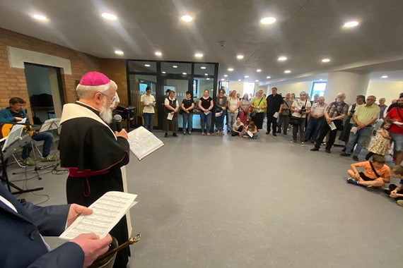 Bischof Feige eröffnete feierlich das Don Bosco Kinder- und Jugendzentrum. (Foto: Manfred Müller)