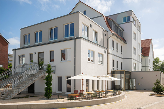 Außenansicht des sanierten Haus Meeresstern (Foto: Offizialat Vechta / Johannes Hörnemann)