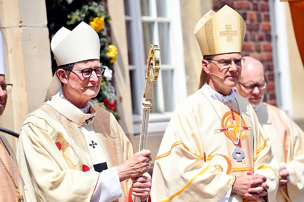 Bischof Dr. Heiner Wilmer (rechts) mit Erzbischof Dr. Rainer Maria Kardinal Woelki. (Foto: Bistum Münster)