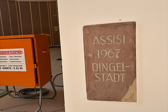 Bei der Überarbeitung der Wände wurde der alte Stein neu verputzt. (Foto: Pia Schröter)