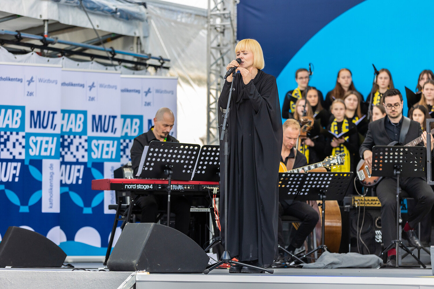 Das Singer/Songwriter-Duo Carolin No